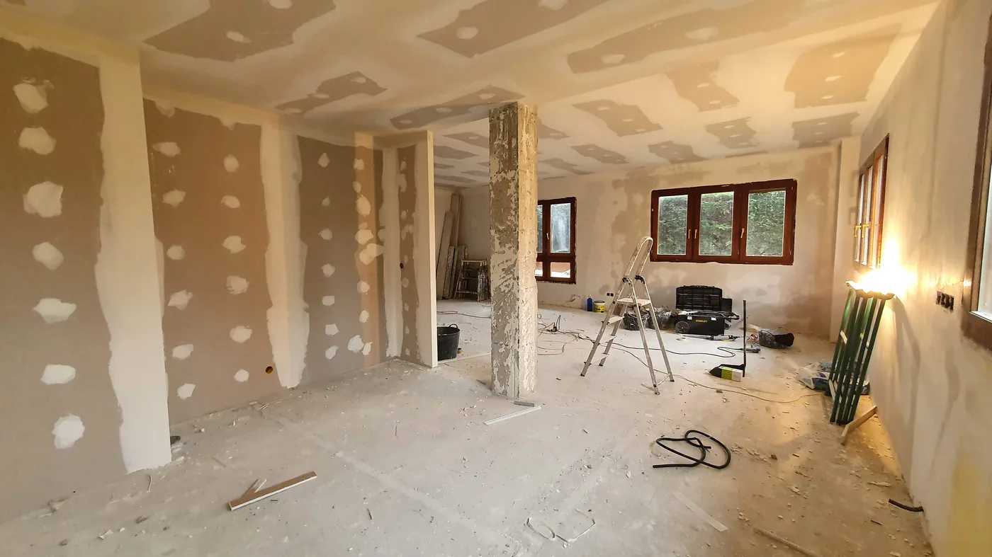 Vivienda en plena reforma integral con tabiquería de pladur, dirigida por Ana Uría Interiorismo